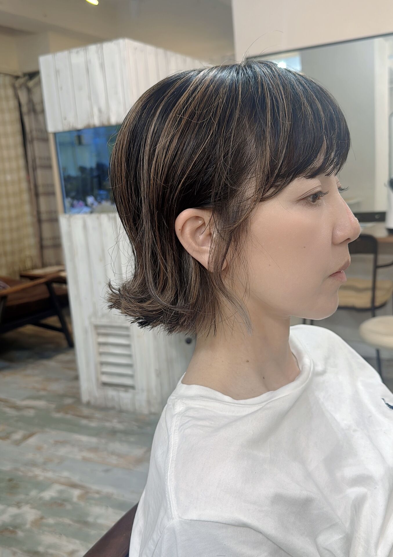 横顔まで綺麗に見える、大人のレイヤーボブ